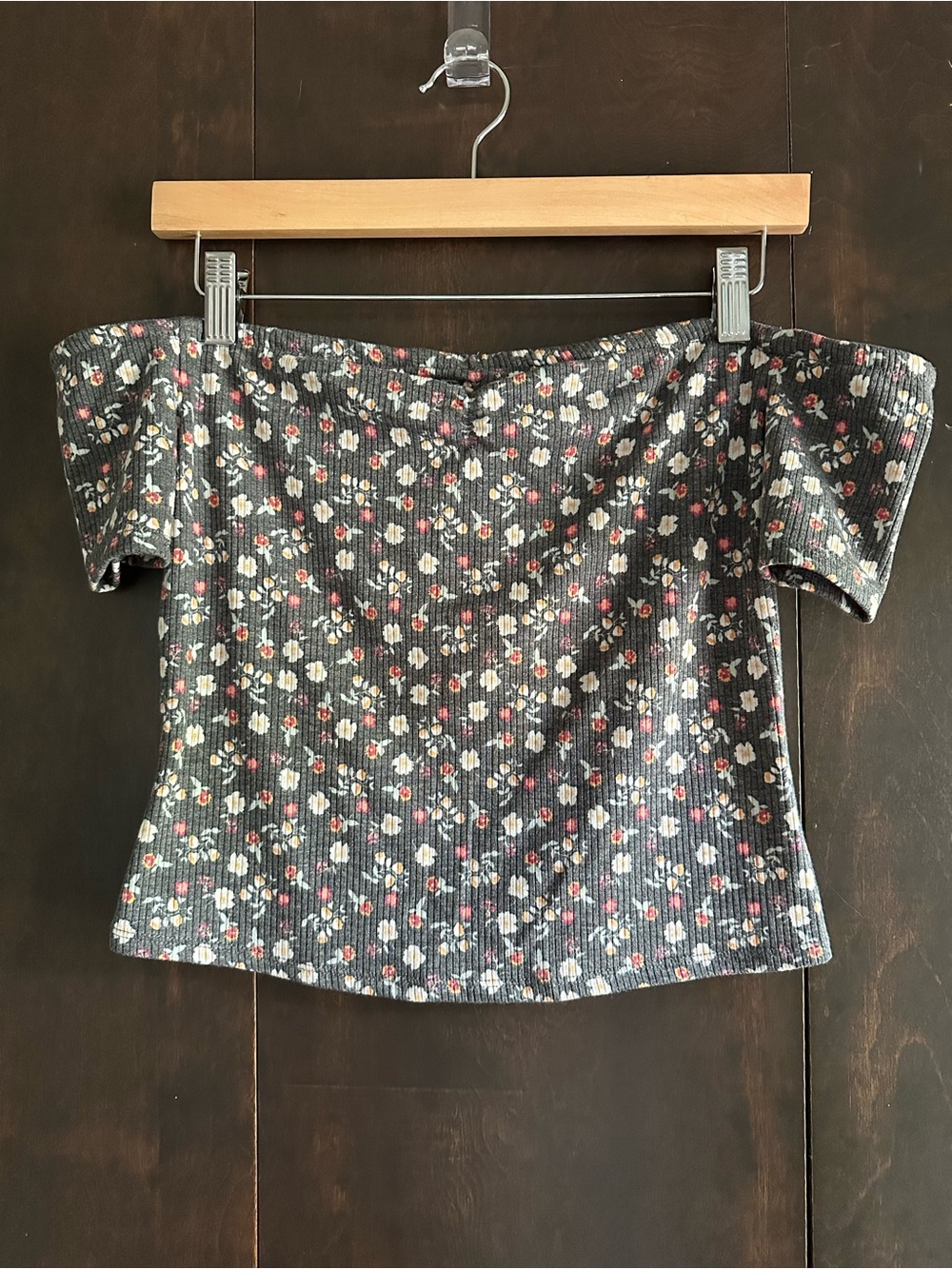 Mossimo Supply Co. Off-Shoulder Floral Ribbed Crop Top in Charcoal Gray